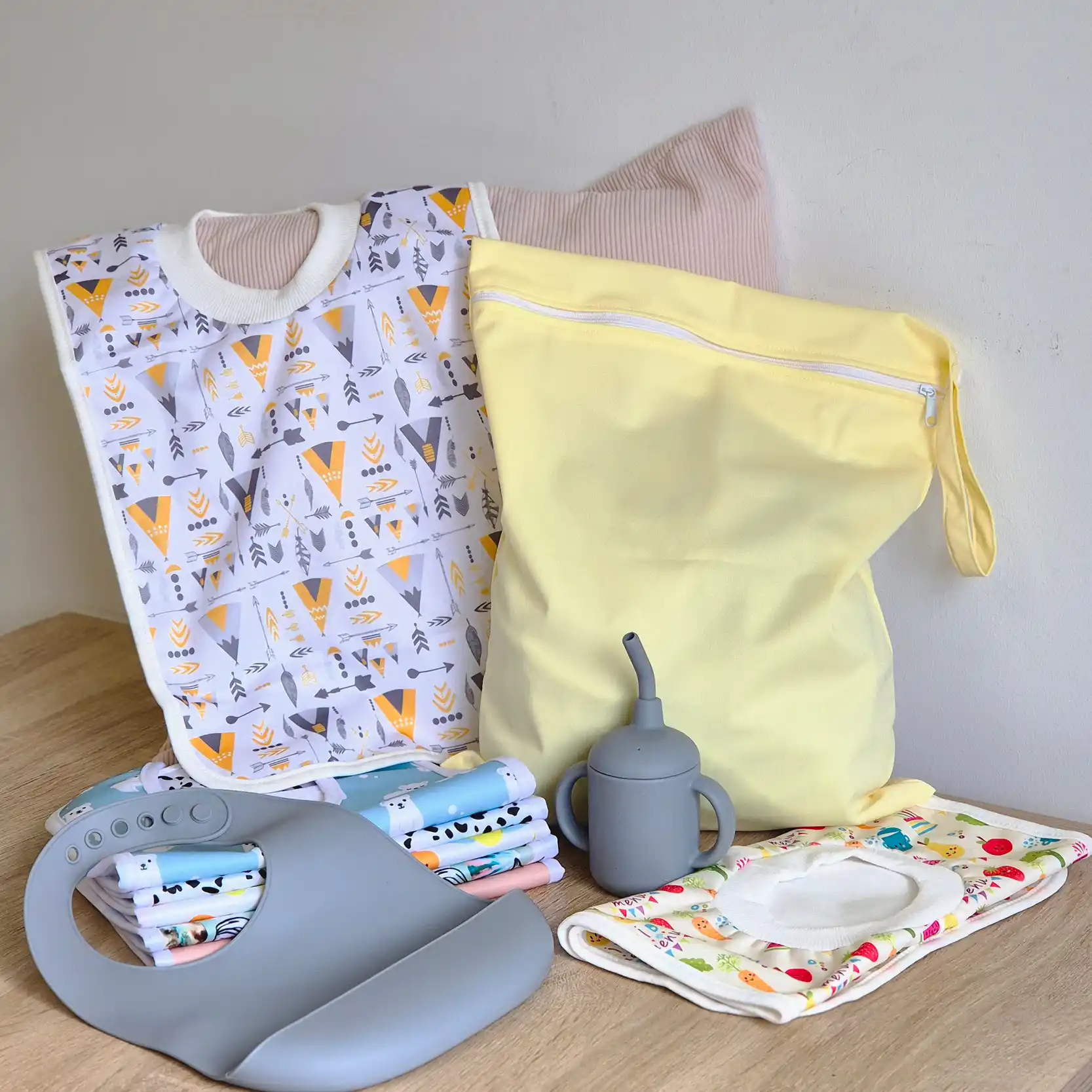 Kit Chez la nounou - Bavoirs, timbale ...- dès la naissance