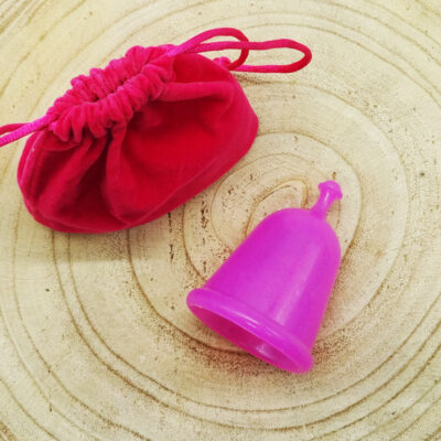 Coupe menstruelle violette