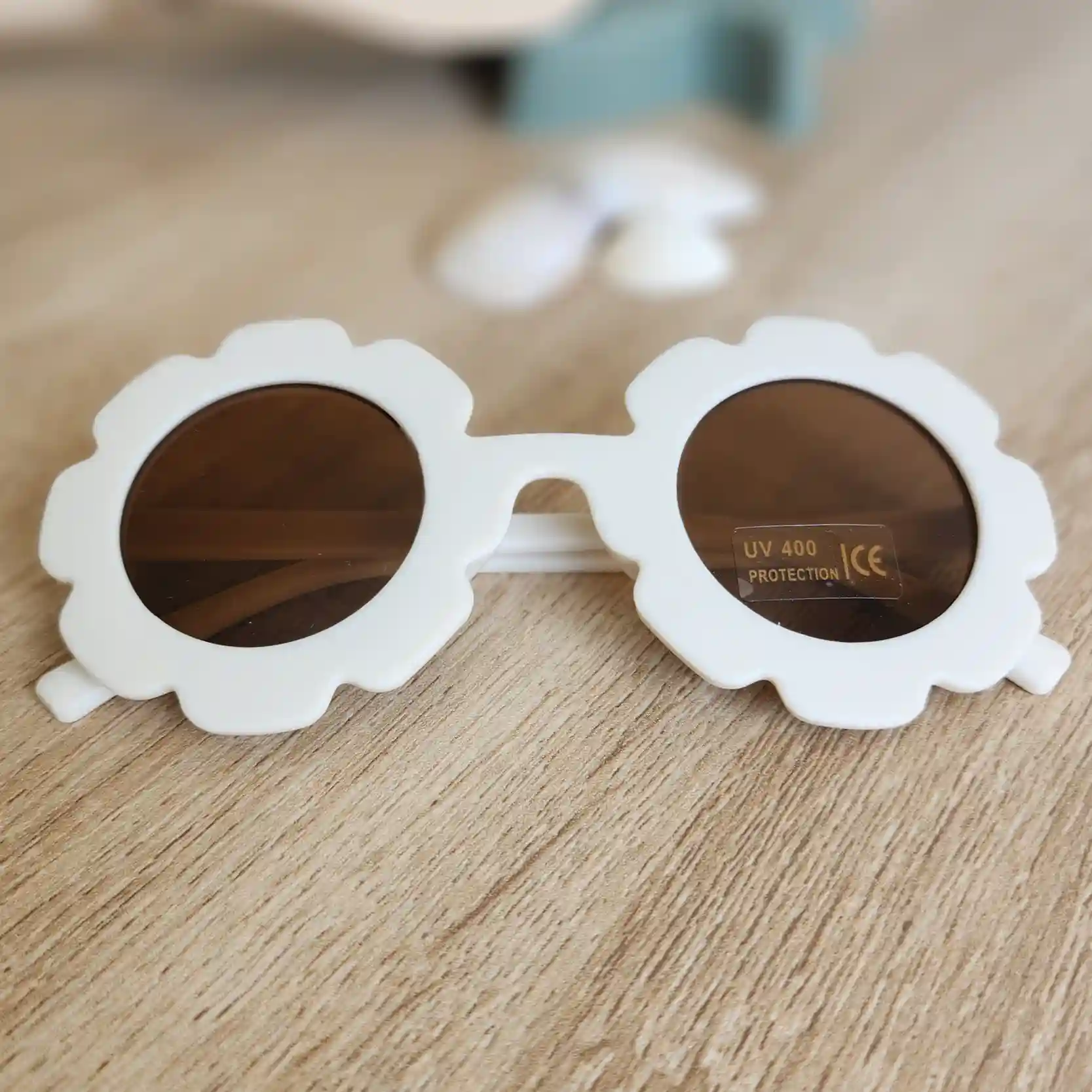 Lunettes de soleil bébé - Modèle au choix – Image 3