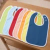 7 bavoirs imperméables et évolutifs - palette de couleurs