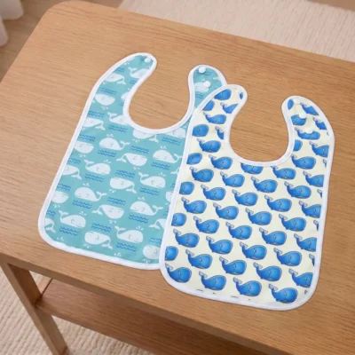 2 bavoirs imperméables et évolutifs (coloris aléatoire)