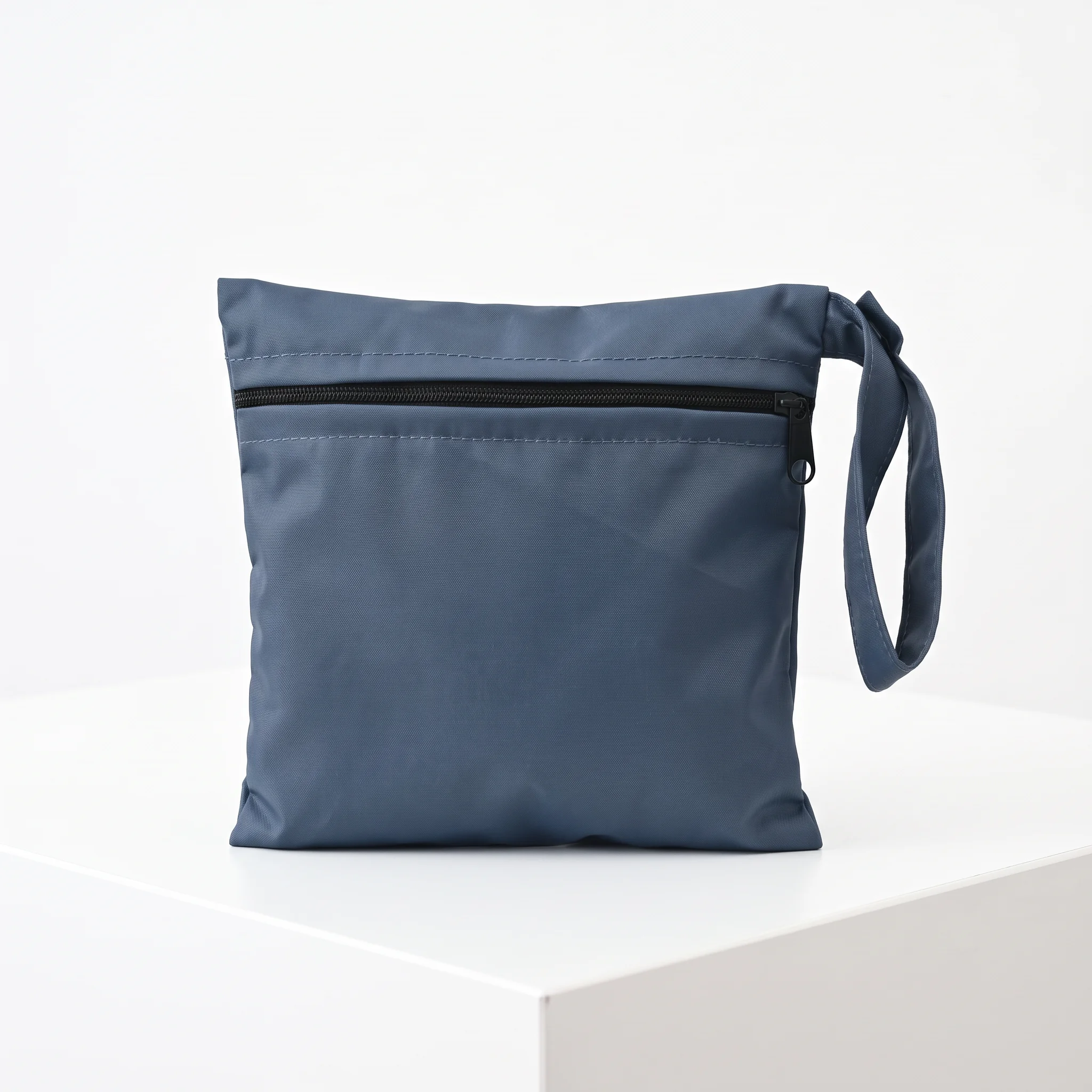 1 pochette XS : multifonction, imperméable et zippée – Image 3