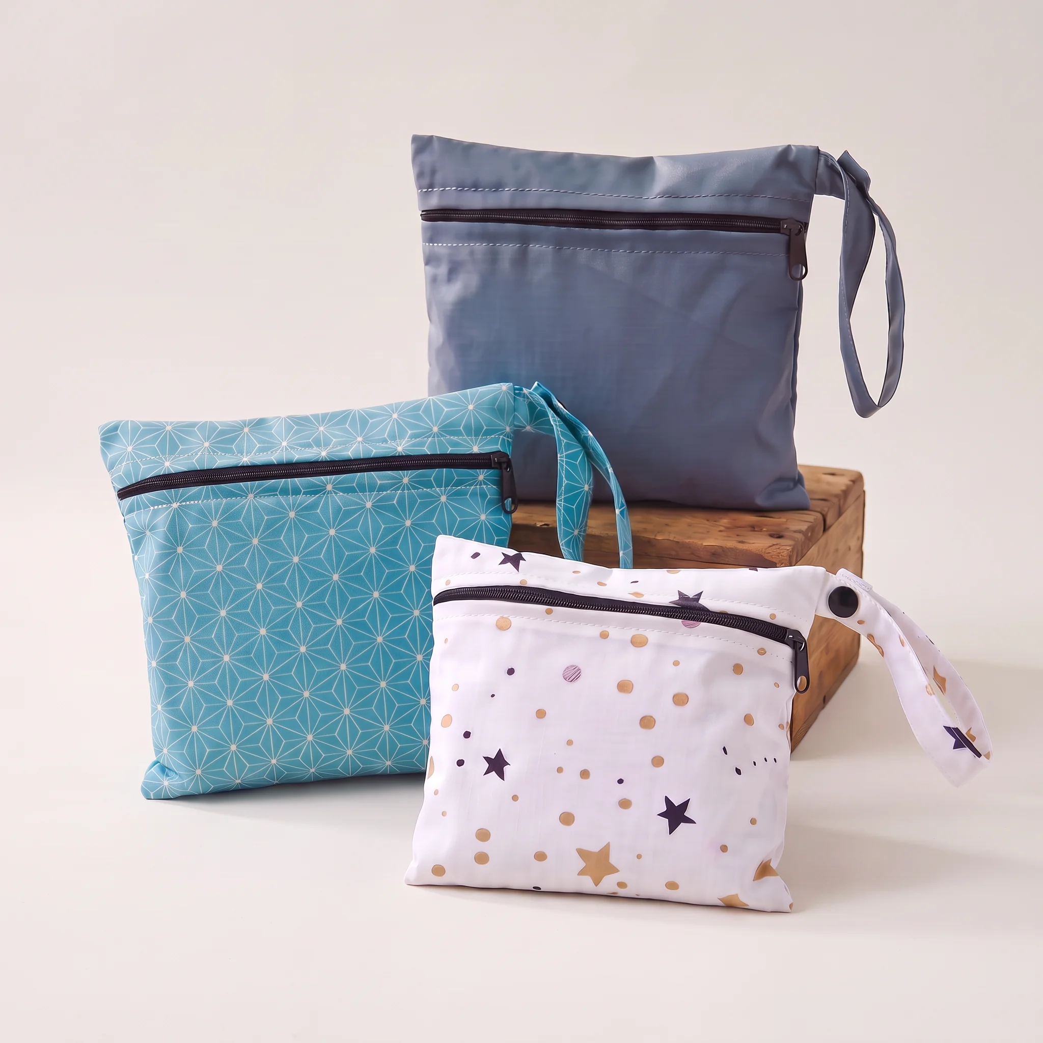 1 pochette XS : multifonction, imperméable et zippée